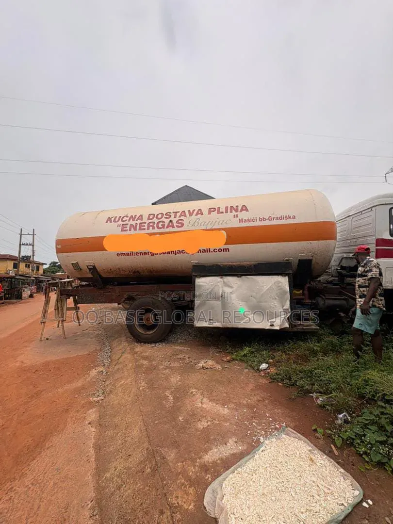 Reg. 12tonnes Mercedes Lpg Bobtail