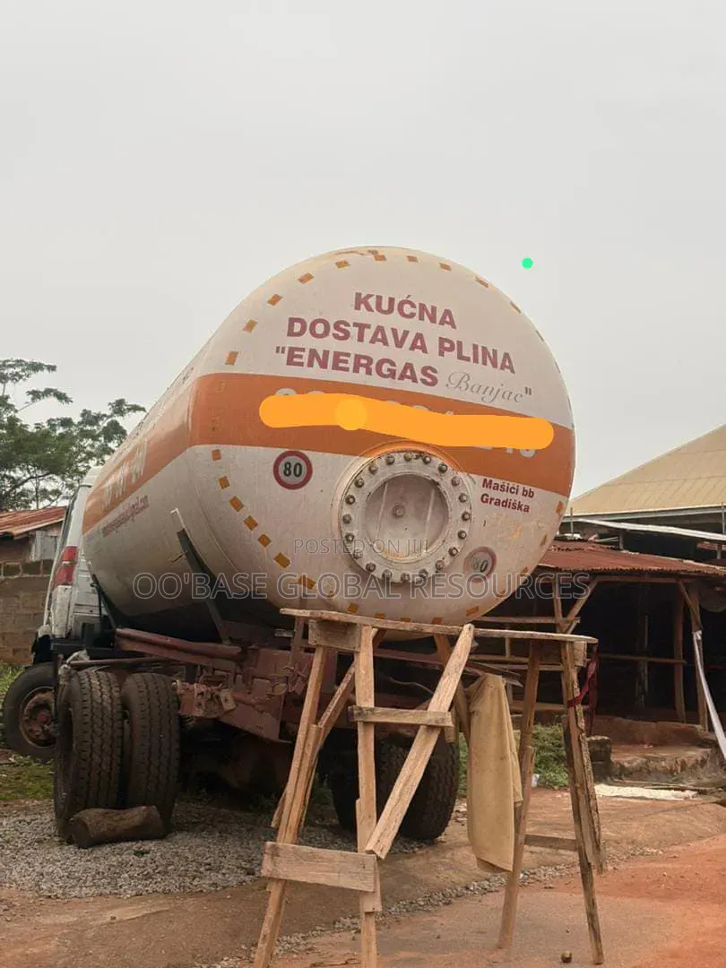 Reg. 12tonnes Mercedes Lpg Bobtail