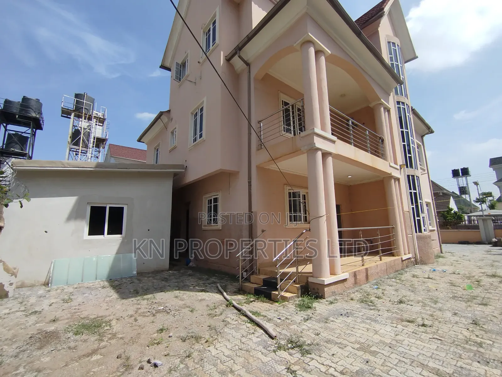 6bdrm Duplex in Gaduwa for rent