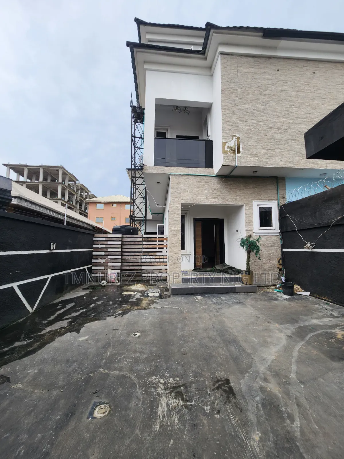 Studio Apartment in Chevron for rent