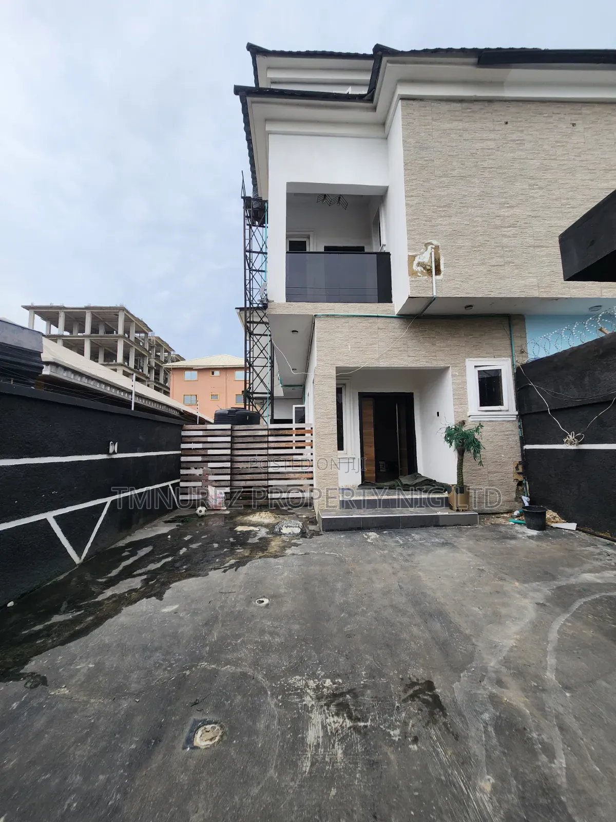 Studio Apartment in Chevron for rent