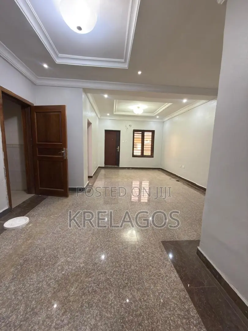 3bdrm Apartment in Lekki Phase 1 for rent