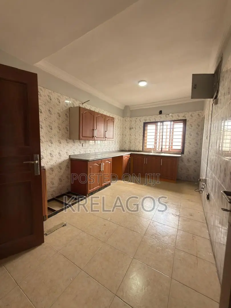 3bdrm Apartment in Lekki Phase 1 for rent