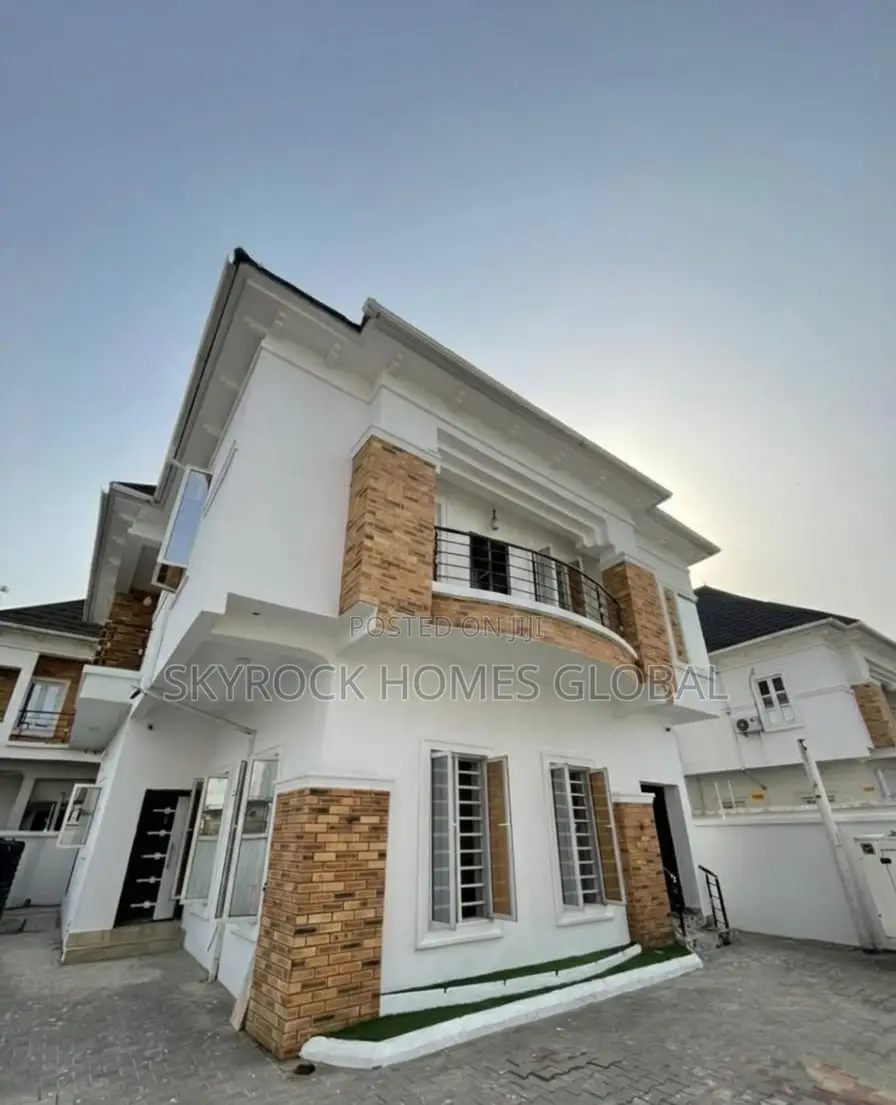 4bdrm Duplex in Chevron for sale