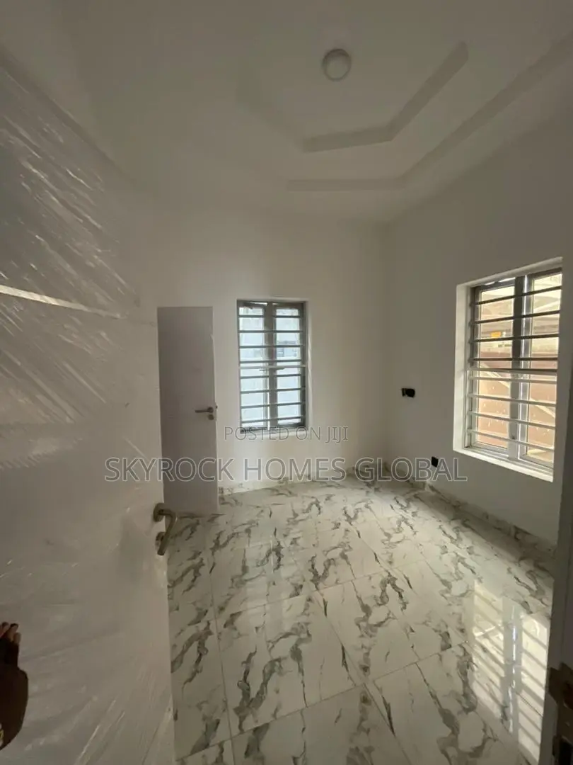 4bdrm Duplex in Chevron for sale