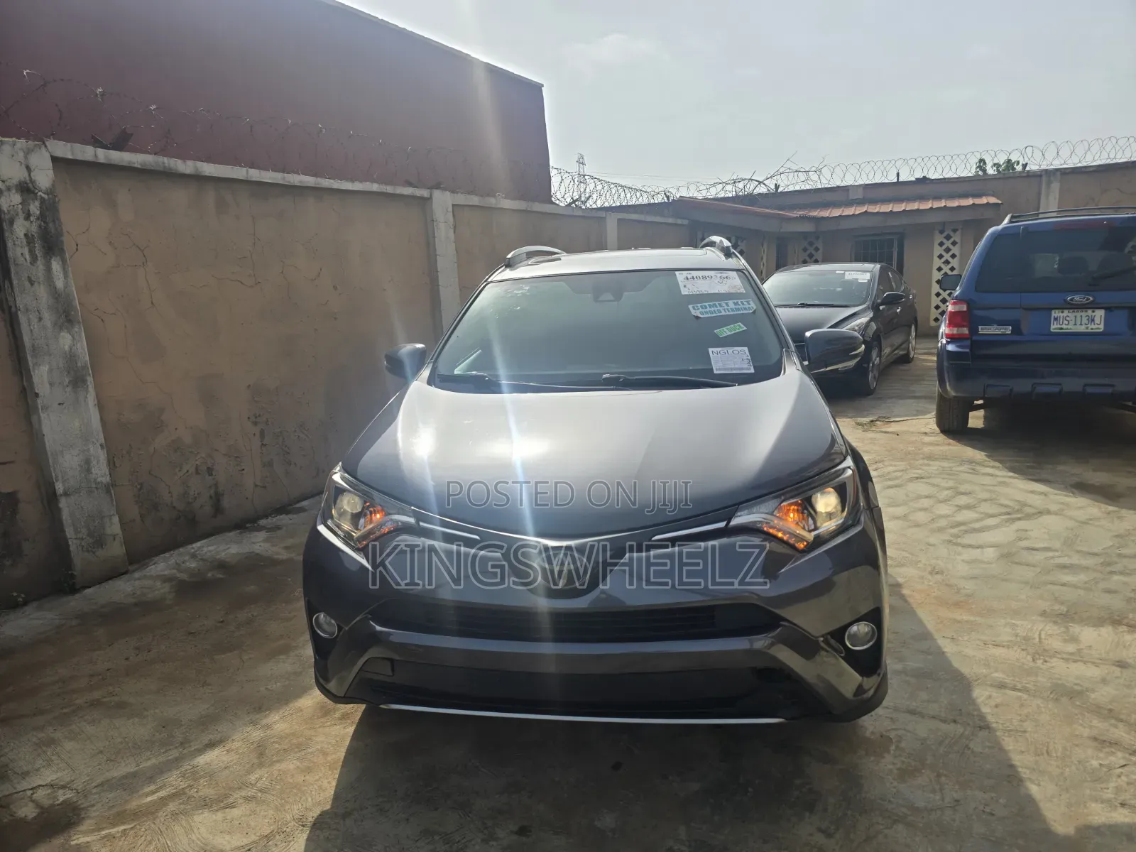 Toyota RAV4 XLE 4dr SUV AWD (2.5L 4cyl 6A) 2018 Gray