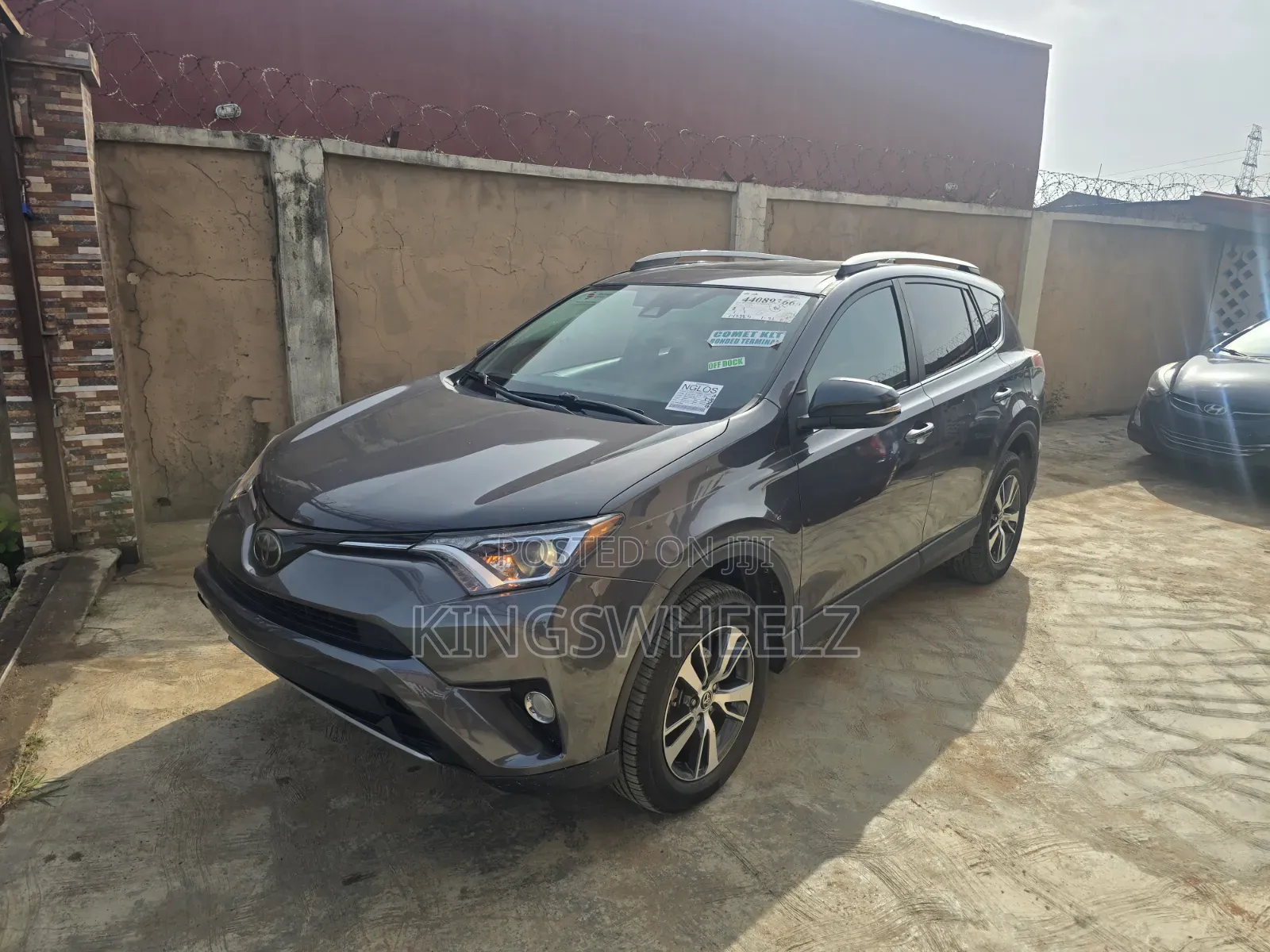 Toyota RAV4 XLE 4dr SUV AWD (2.5L 4cyl 6A) 2018 Gray