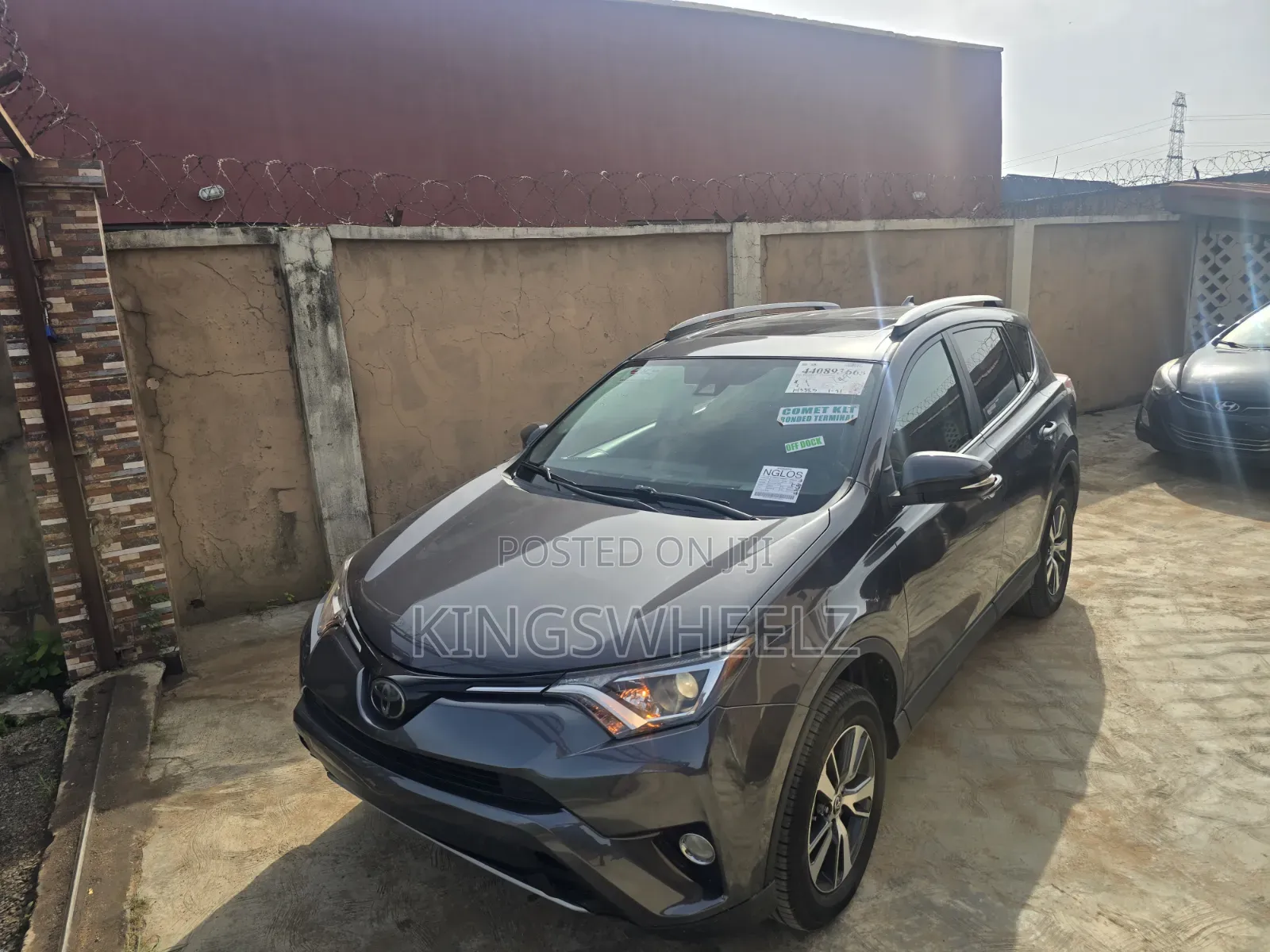 Toyota RAV4 XLE 4dr SUV AWD (2.5L 4cyl 6A) 2018 Gray