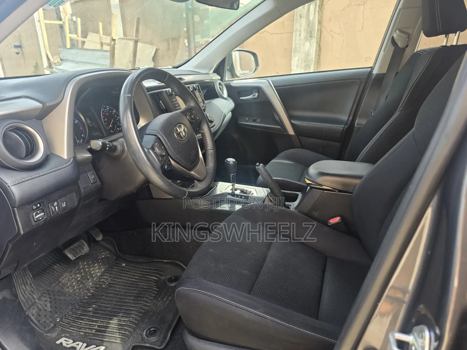 Toyota RAV4 XLE 4dr SUV AWD (2.5L 4cyl 6A) 2018 Gray