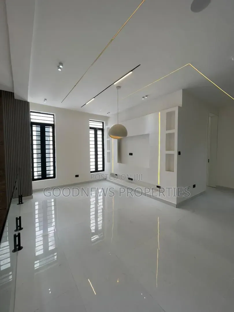 4bdrm Duplex in Lekki Phase 1 for sale