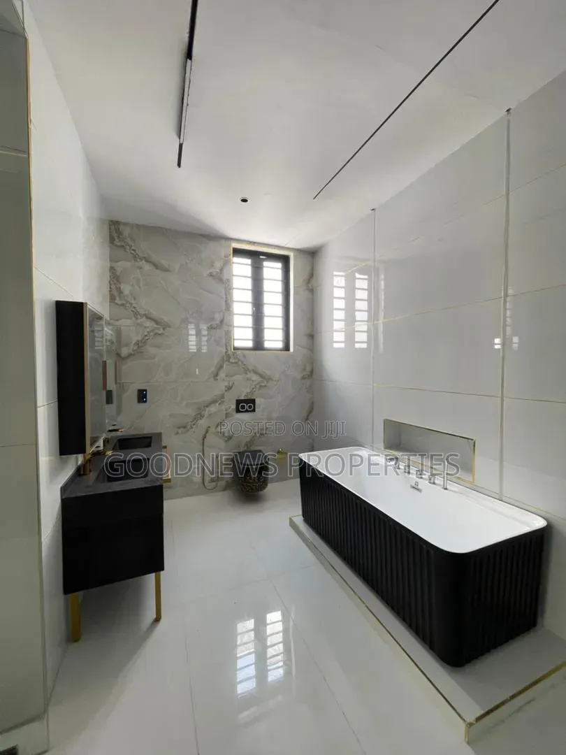 4bdrm Duplex in Lekki Phase 1 for sale