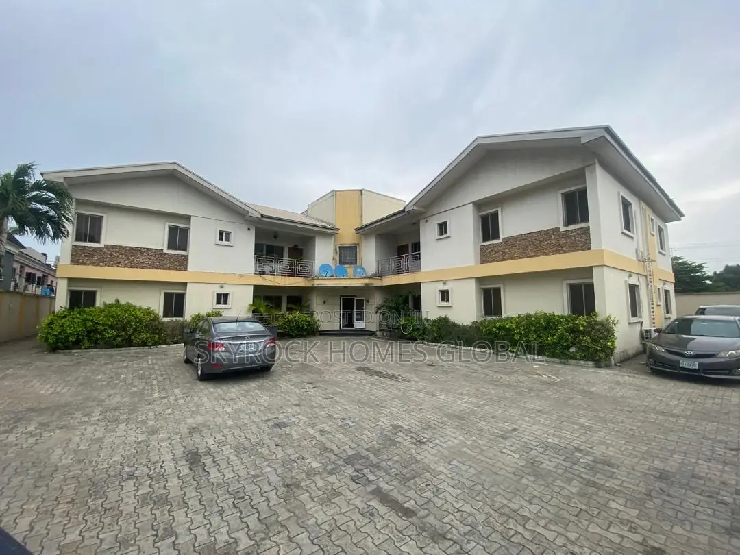 3bdrm Block of Flats in Lekki Phase 1 for rent