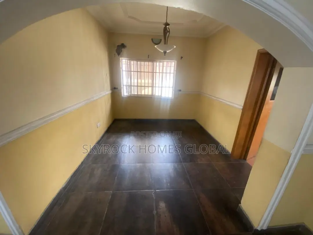 3bdrm Block of Flats in Lekki Phase 1 for rent