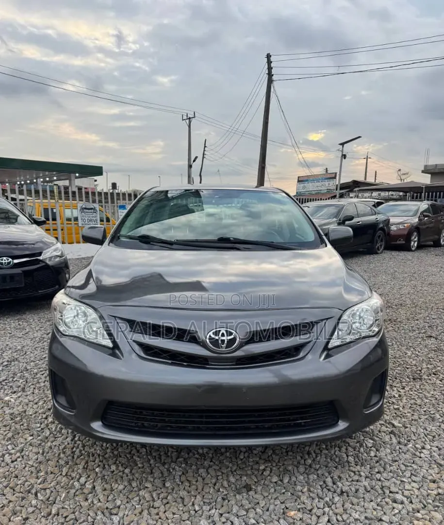 Toyota Corolla LE 4dr Sedan (1.8L 4cyl 4A) 2011 Gray