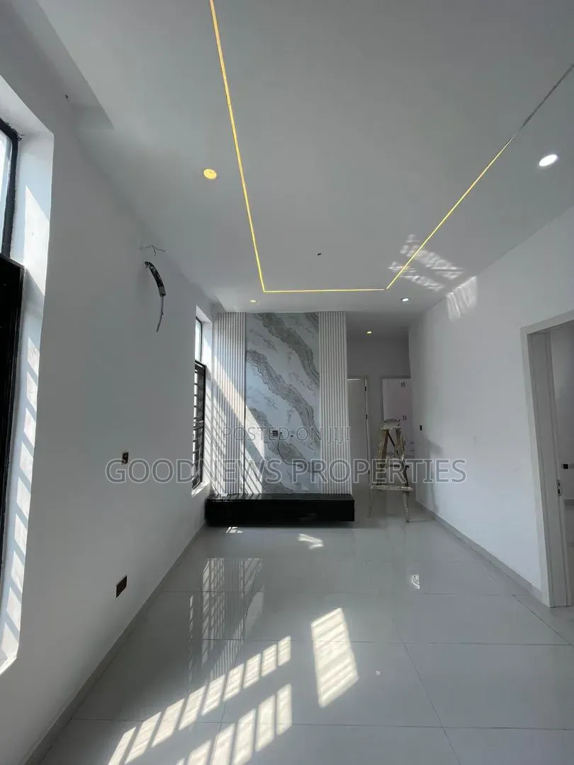 5bdrm Duplex in Chevron Toll Gate for sale