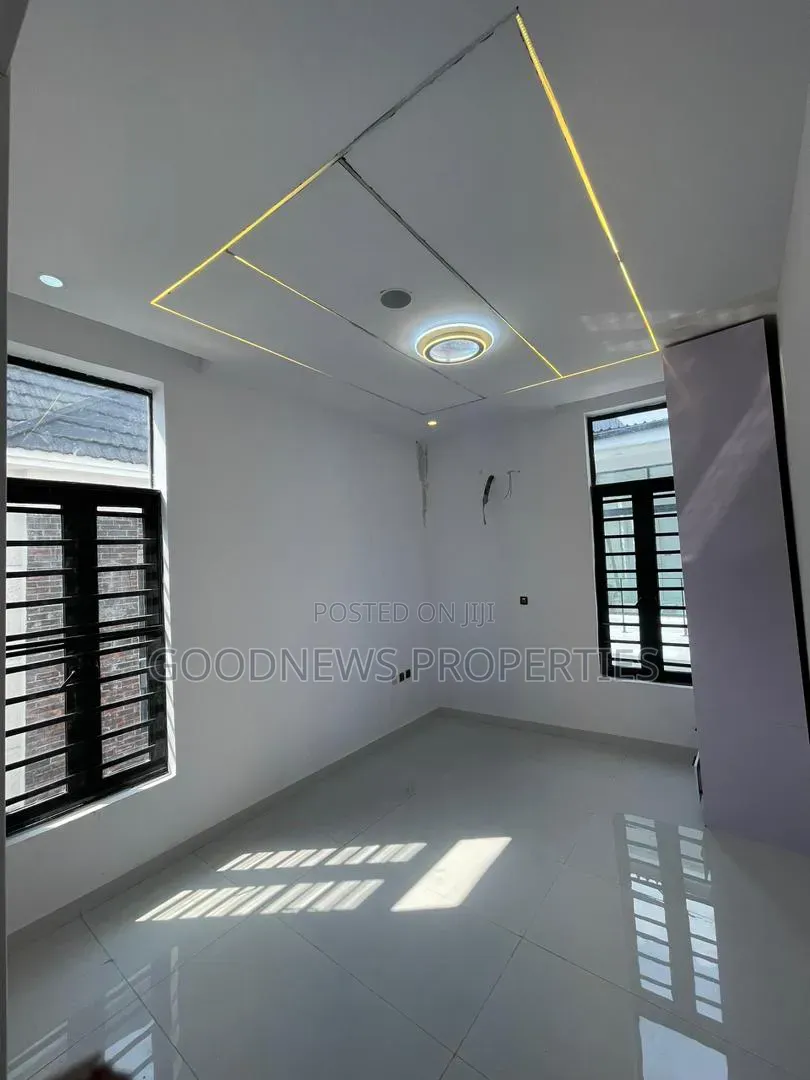 5bdrm Duplex in Chevron Toll Gate for sale