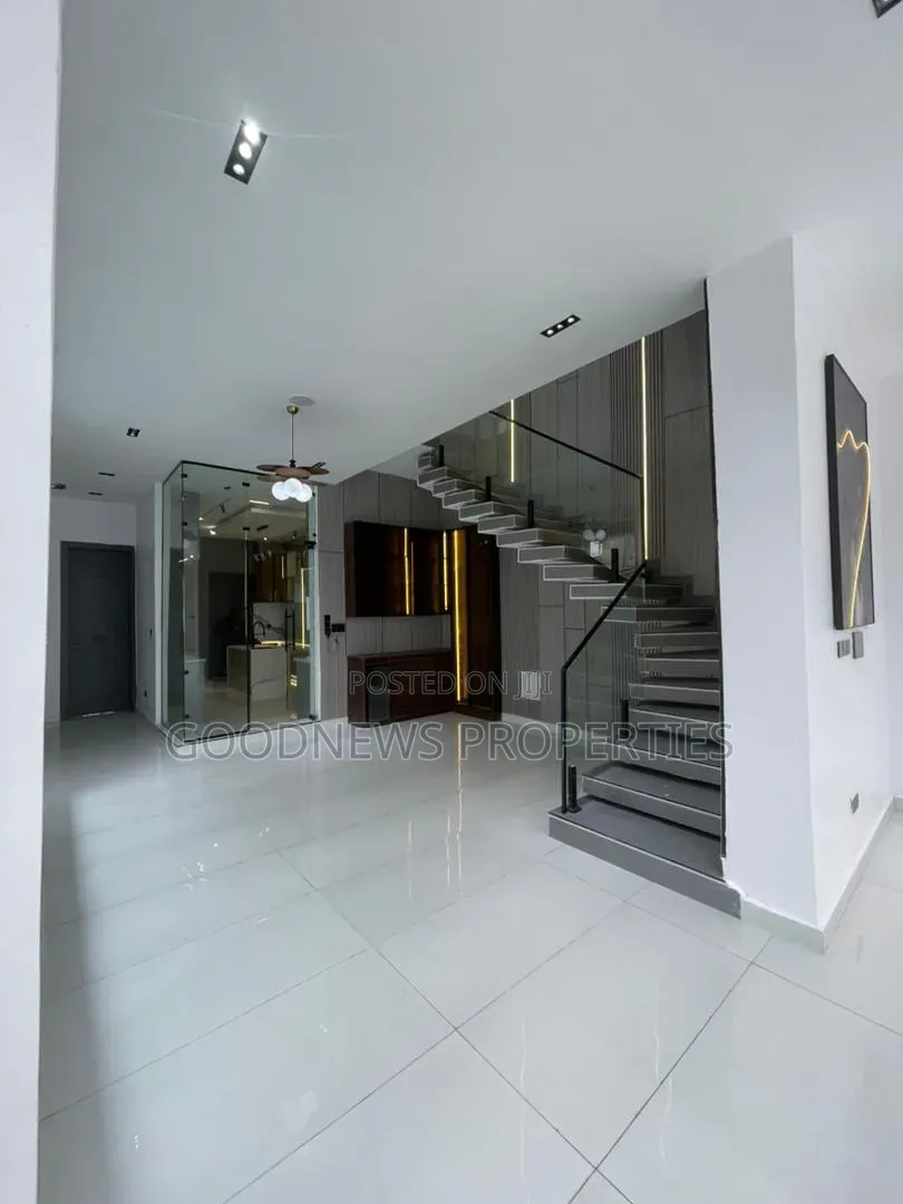 5bdrm Duplex in Osapa London for sale