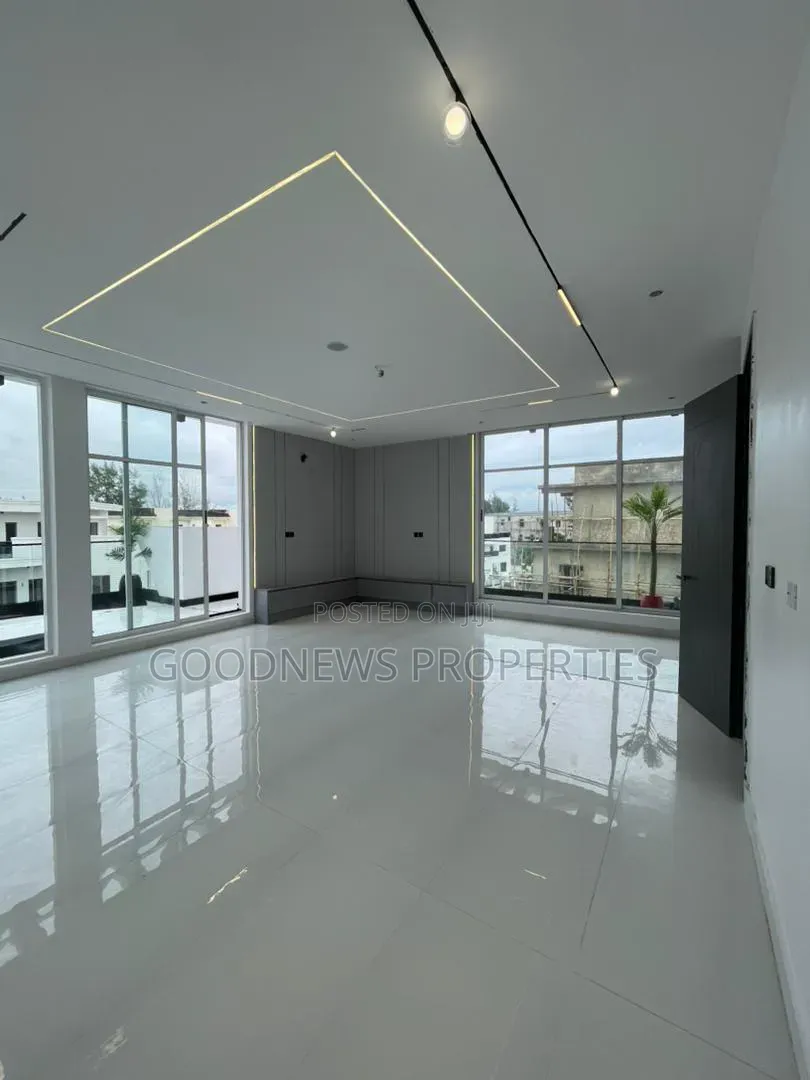 5bdrm Duplex in Osapa London for sale