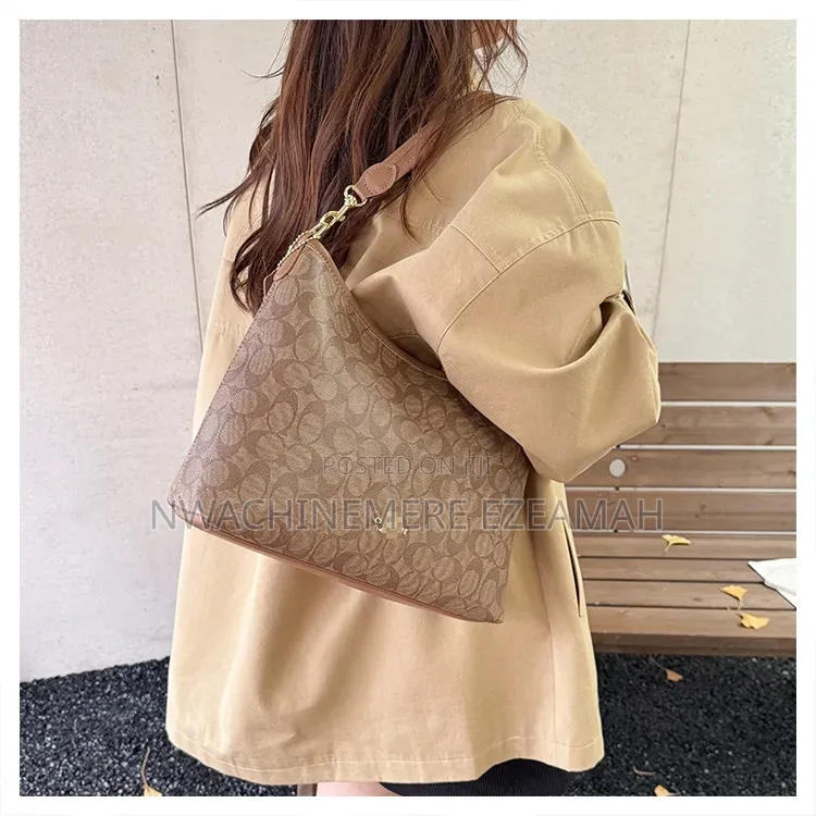 Quality Leather Patterned Crossbody Handbag With Adjustable Strap