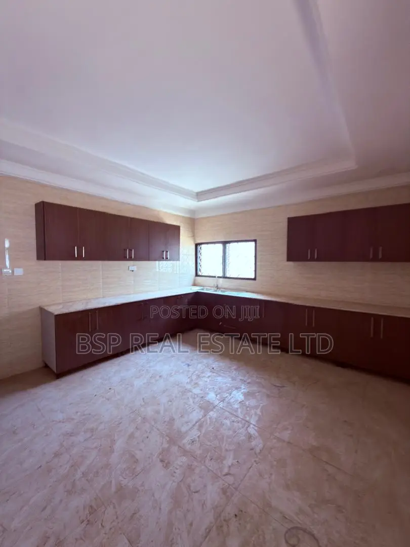 6 Bedroom Duplex With Bq