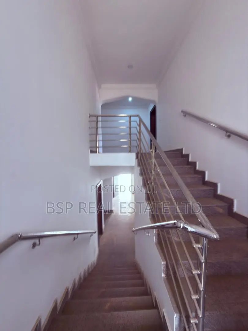 6 Bedroom Duplex With Bq