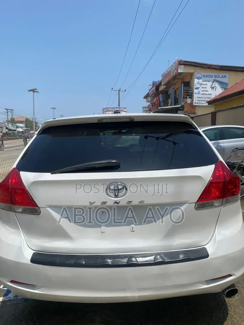 Toyota Venza LE 2009 White