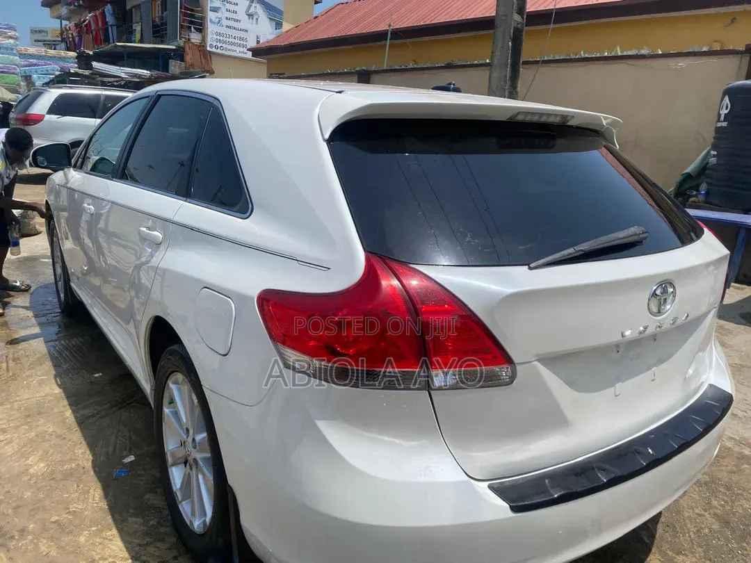 Toyota Venza LE 2009 White