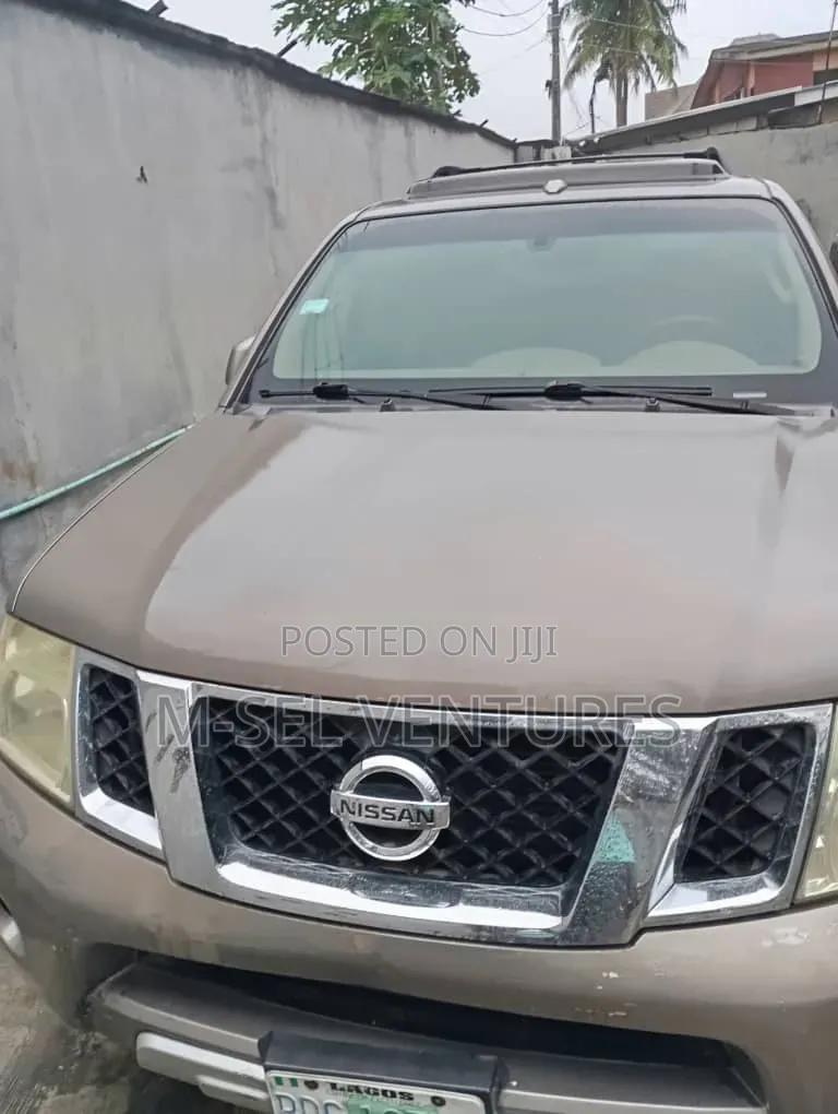 Nissan Pathfinder SE 2007 Gold