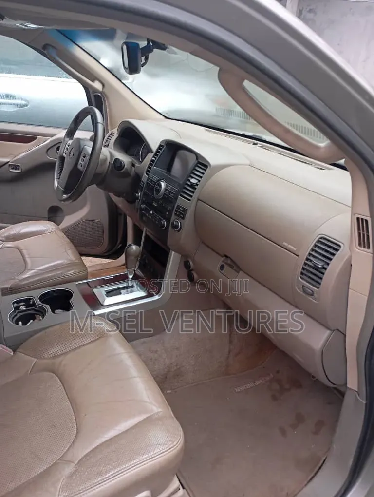 Nissan Pathfinder SE 2007 Gold