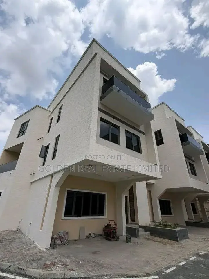 4bdrm Duplex in Guzape District for sale