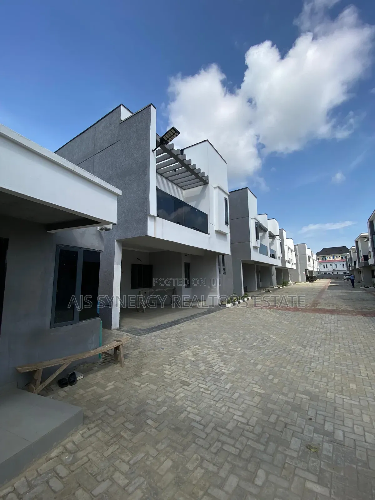 4bdrm Duplex in Thomas Estate for rent