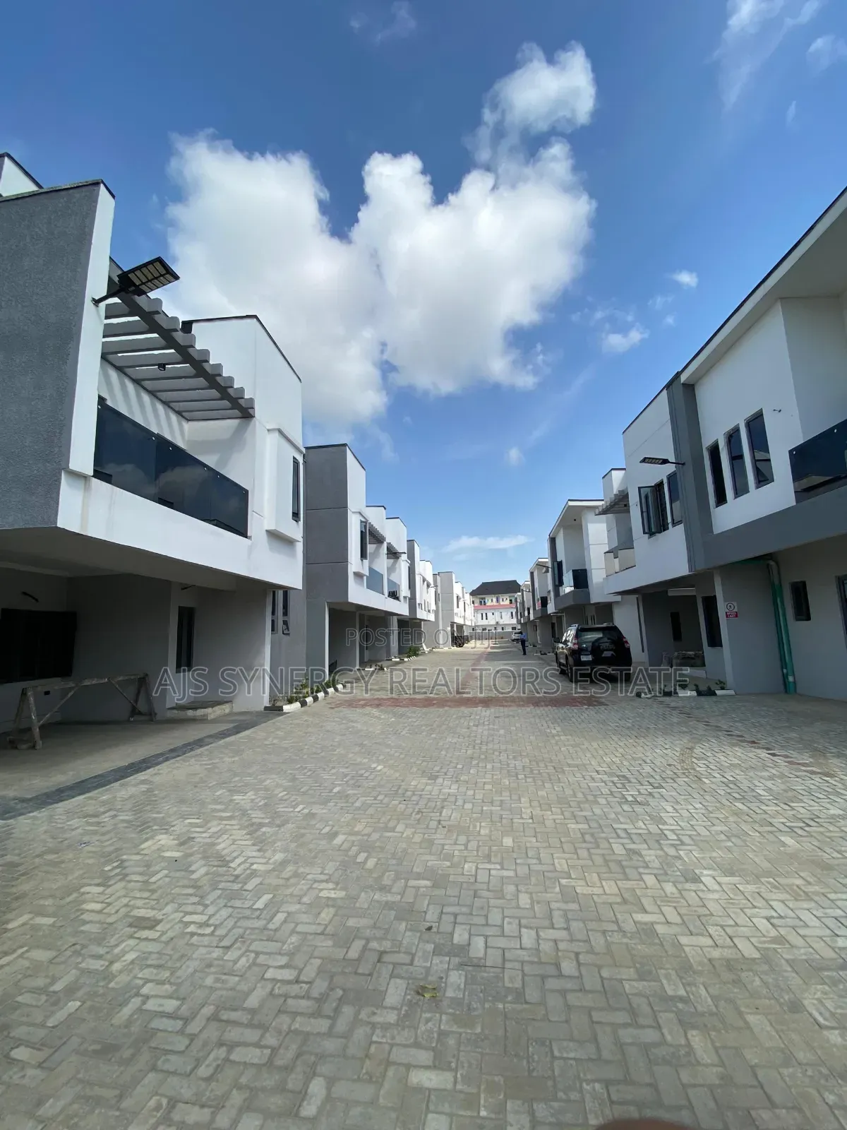 4bdrm Duplex in Thomas Estate for rent