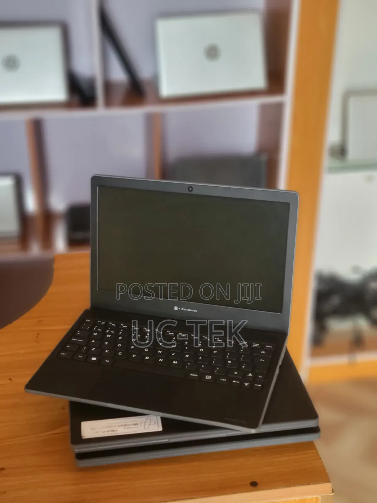 Laptop Toshiba Satellite E105 4GB Intel Celeron SSD 128GB