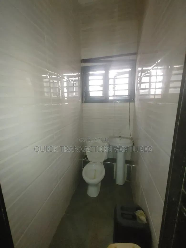 2bdrm Block of Flats in Lekki Phase 1 for rent