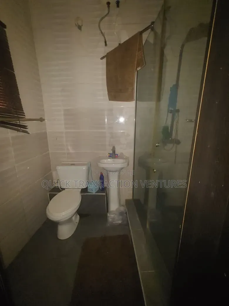 2bdrm Block of Flats in Lekki Phase 1 for rent