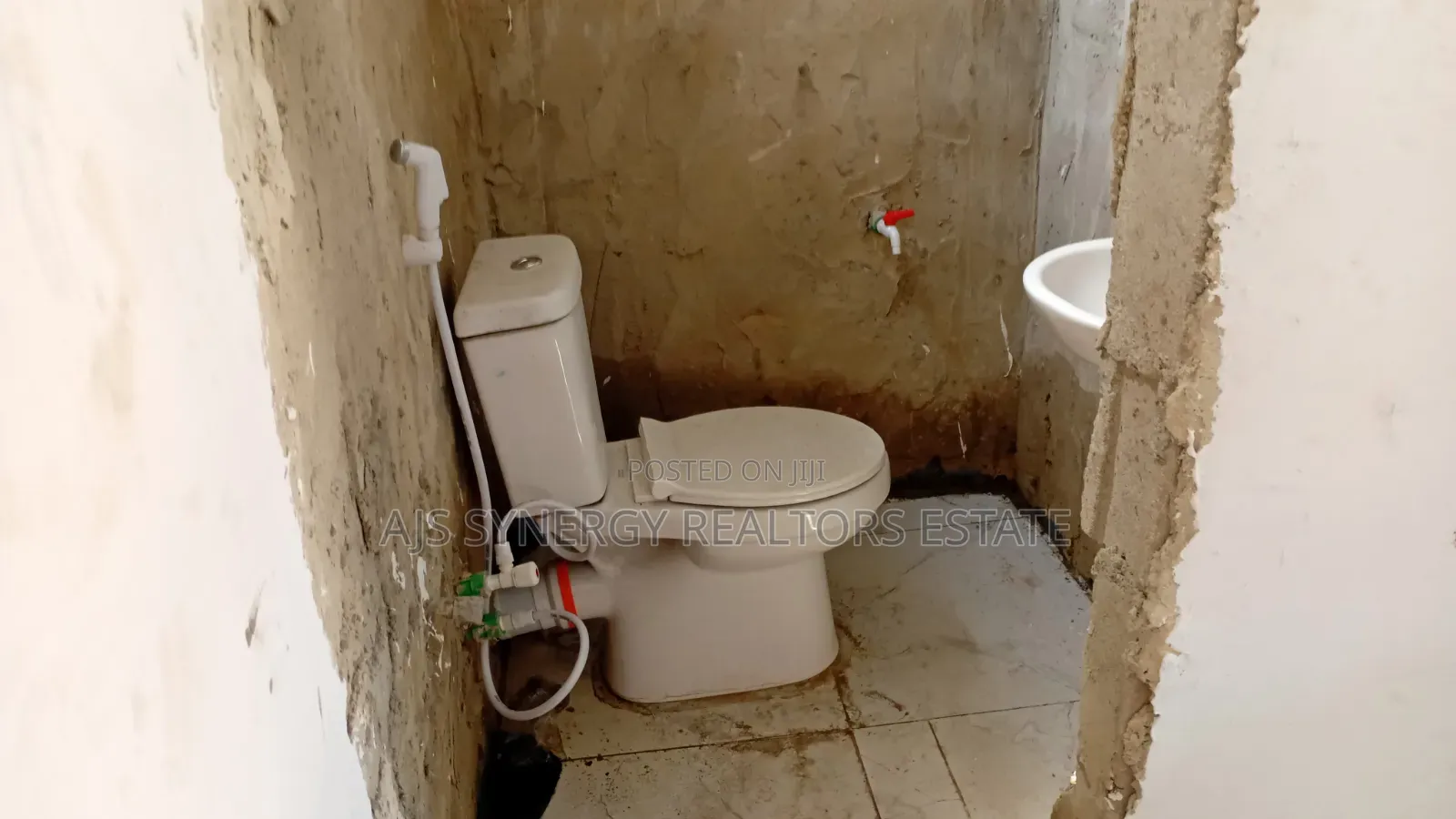Mini Flat in Thomas Estate for sale