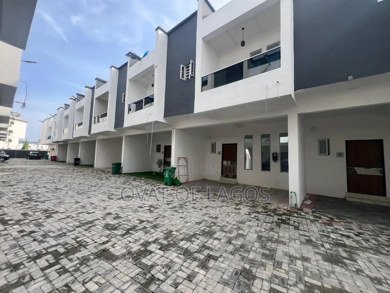 4bdrm Duplex in Ikota for sale