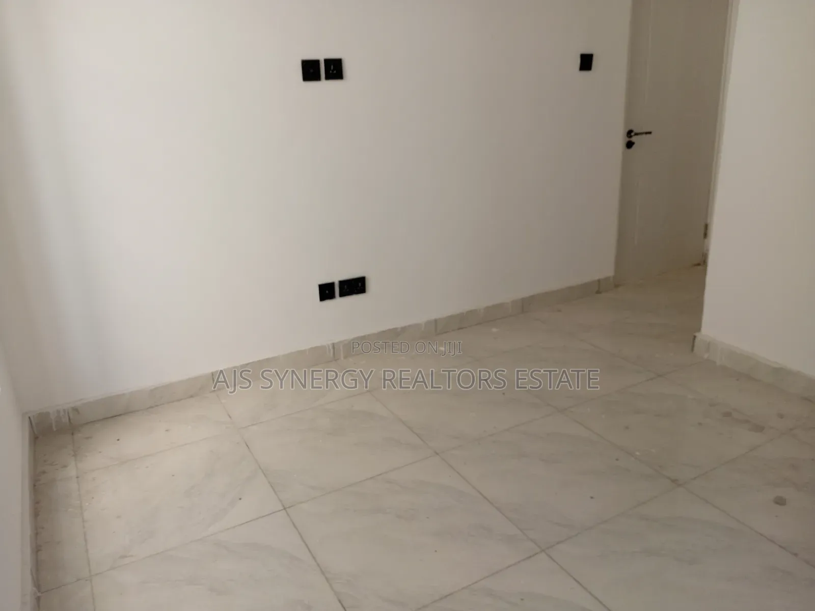 4bdrm Townhouse/Terrace in Thomas Estate for sale