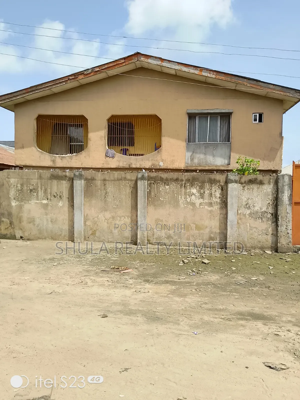 10bdrm House in Ajangbadi for sale