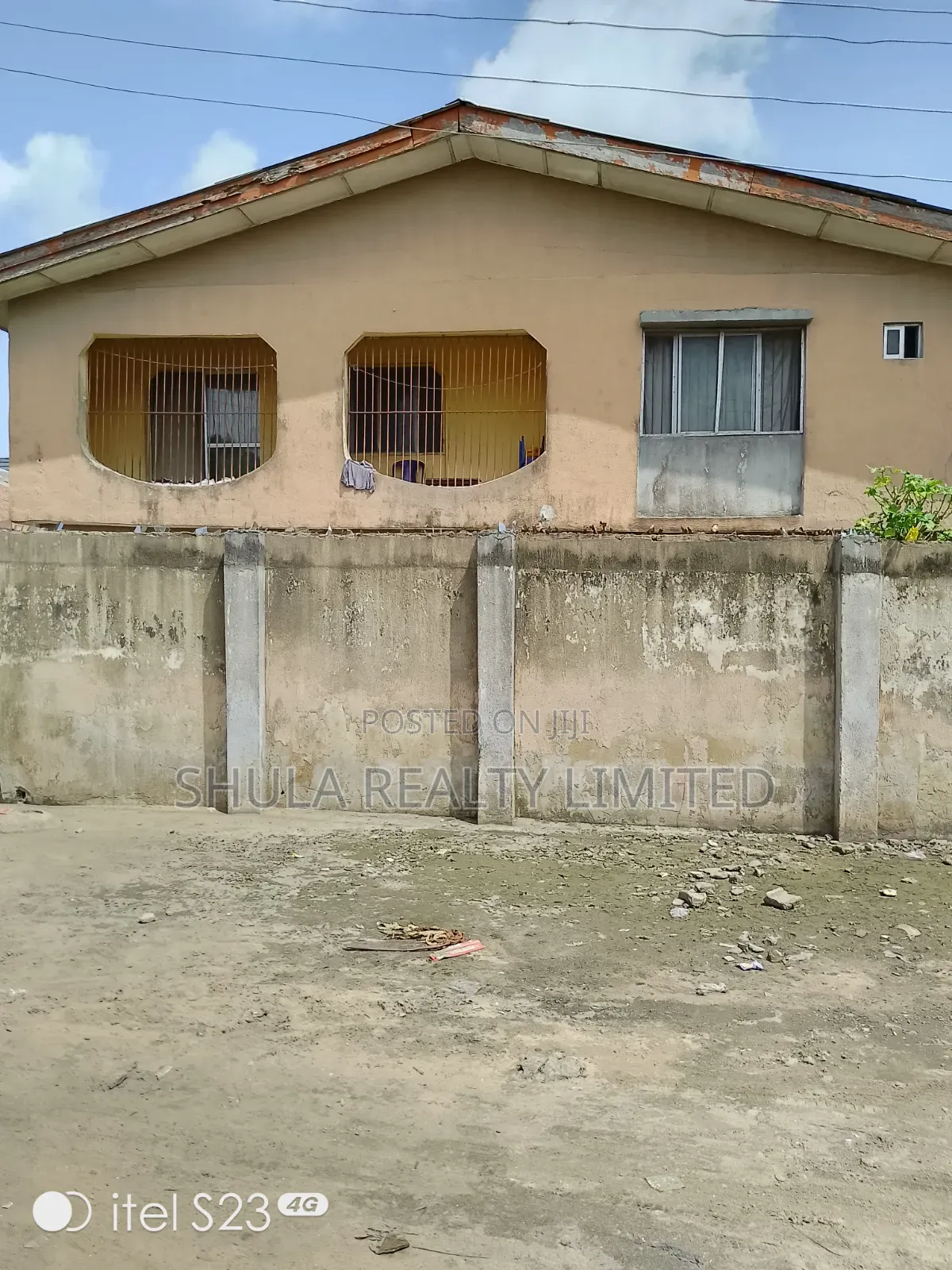 10bdrm House in Ajangbadi for sale