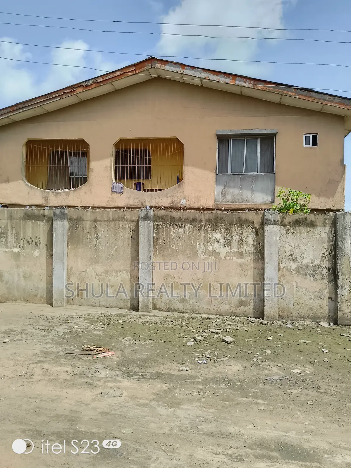 10bdrm House in Ajangbadi for sale