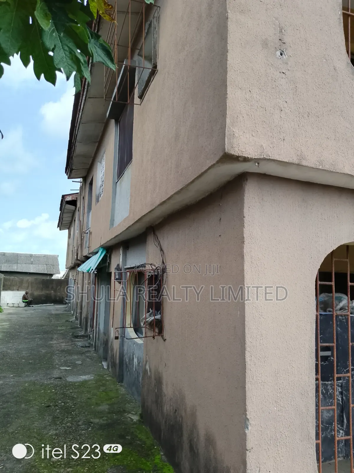 10bdrm House in Ajangbadi for sale