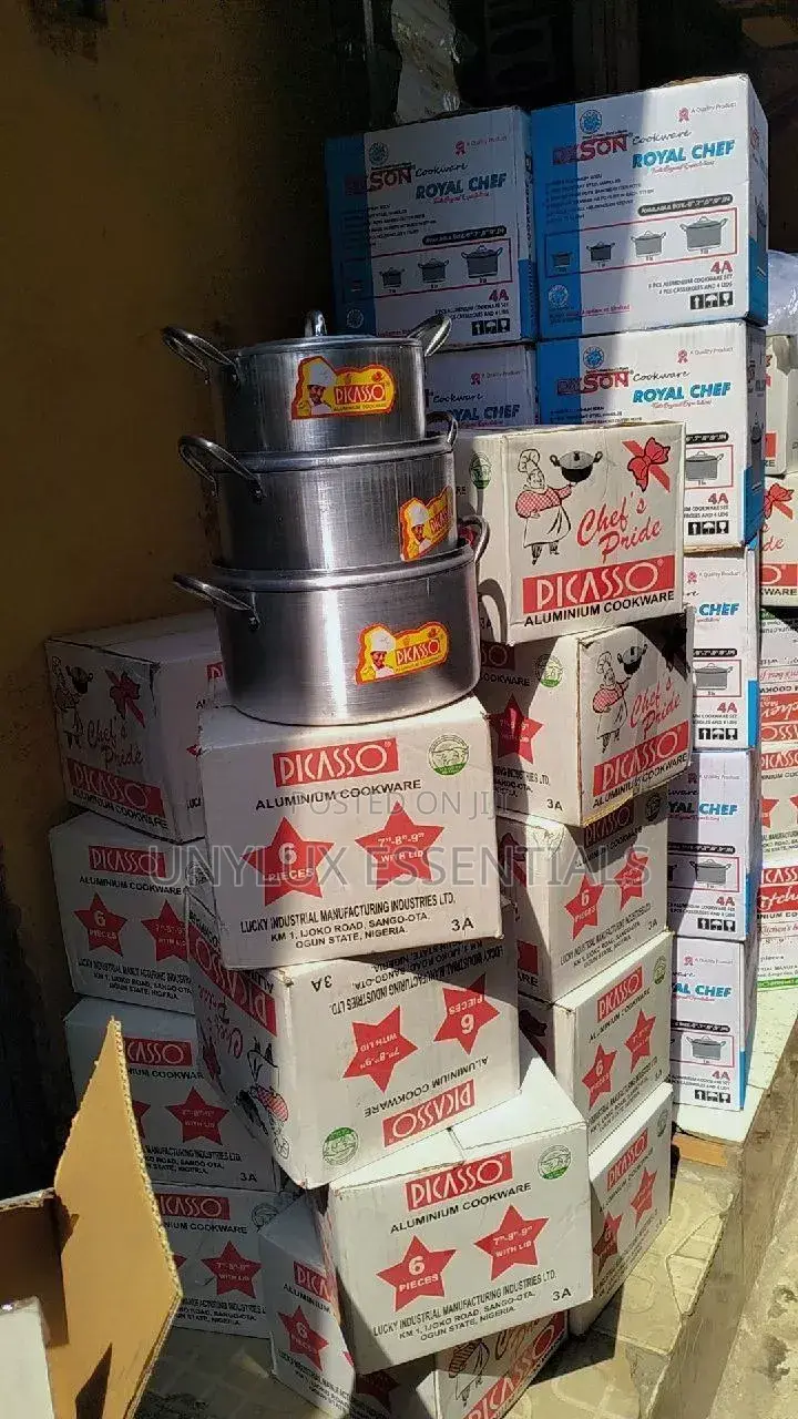 Picasso 3 Set Aluminum Pots.
7/8/9 Inch Sizes