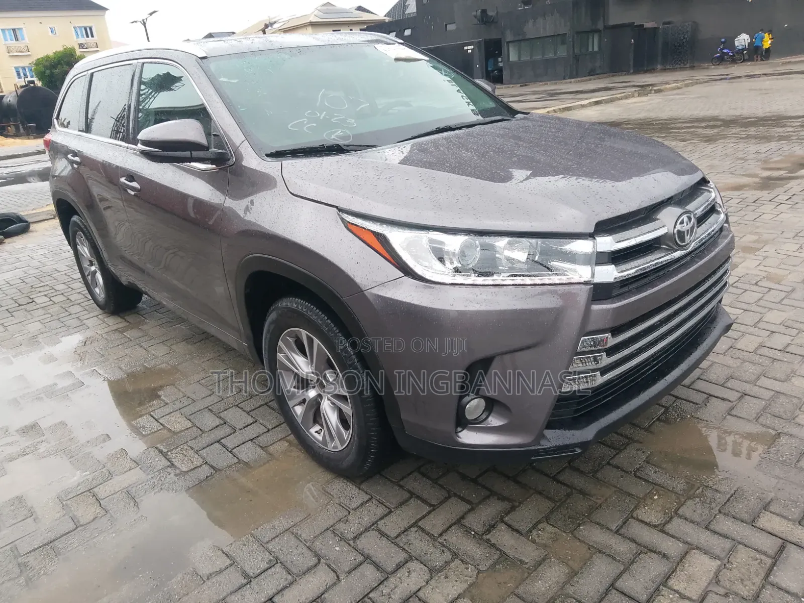 Toyota Highlander XLE 4x4 V6 (3.5L 6cyl 8A) 2017 Gray
