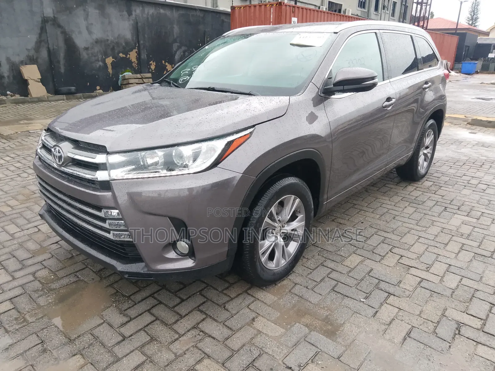 Toyota Highlander XLE 4x4 V6 (3.5L 6cyl 8A) 2017 Gray