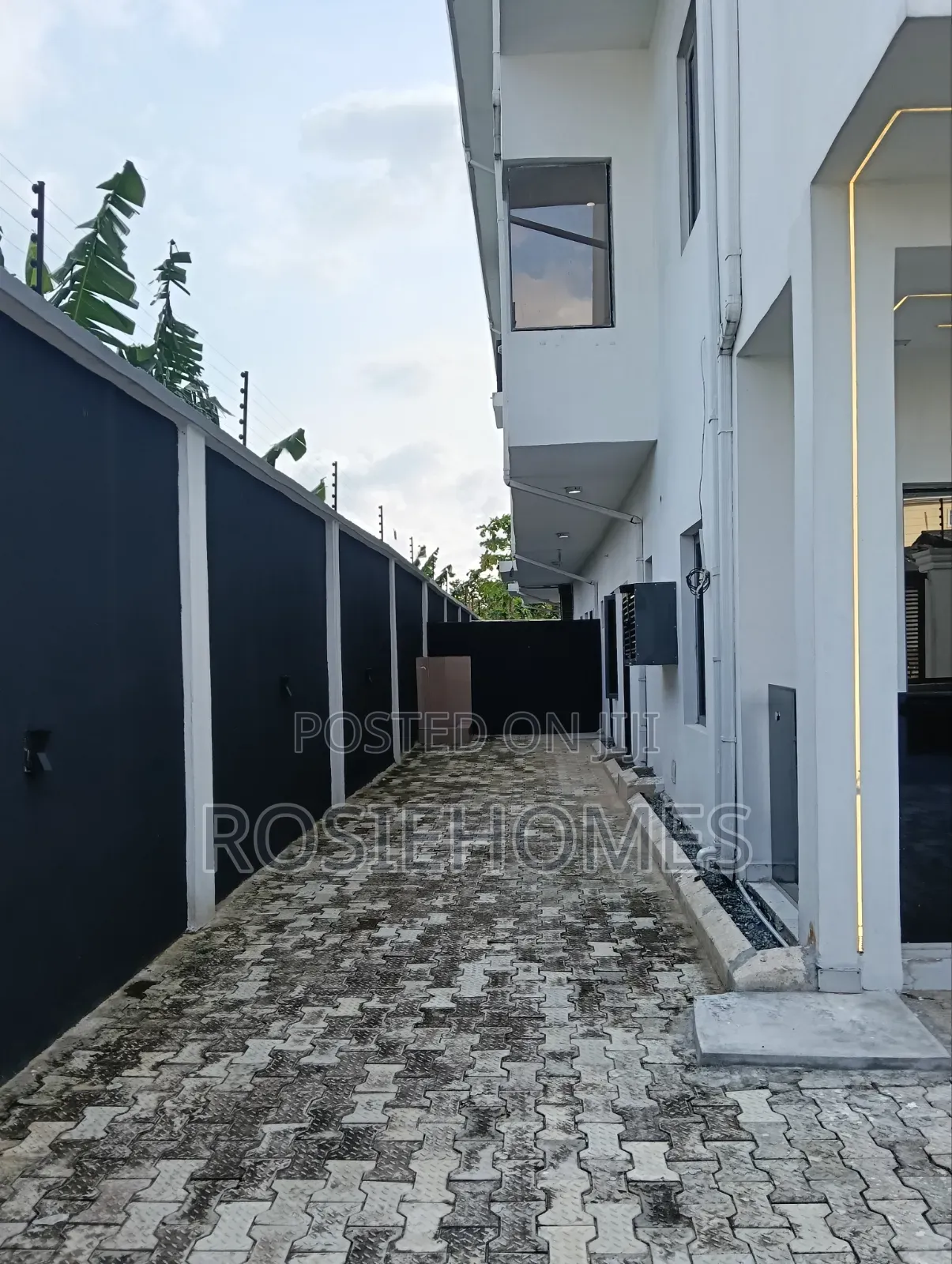 4bdrm Duplex in Metro Estate, Sangotedo for rent