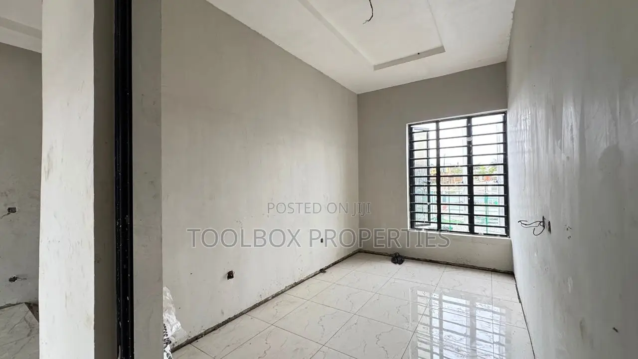 4bdrm Duplex in Akobo for sale