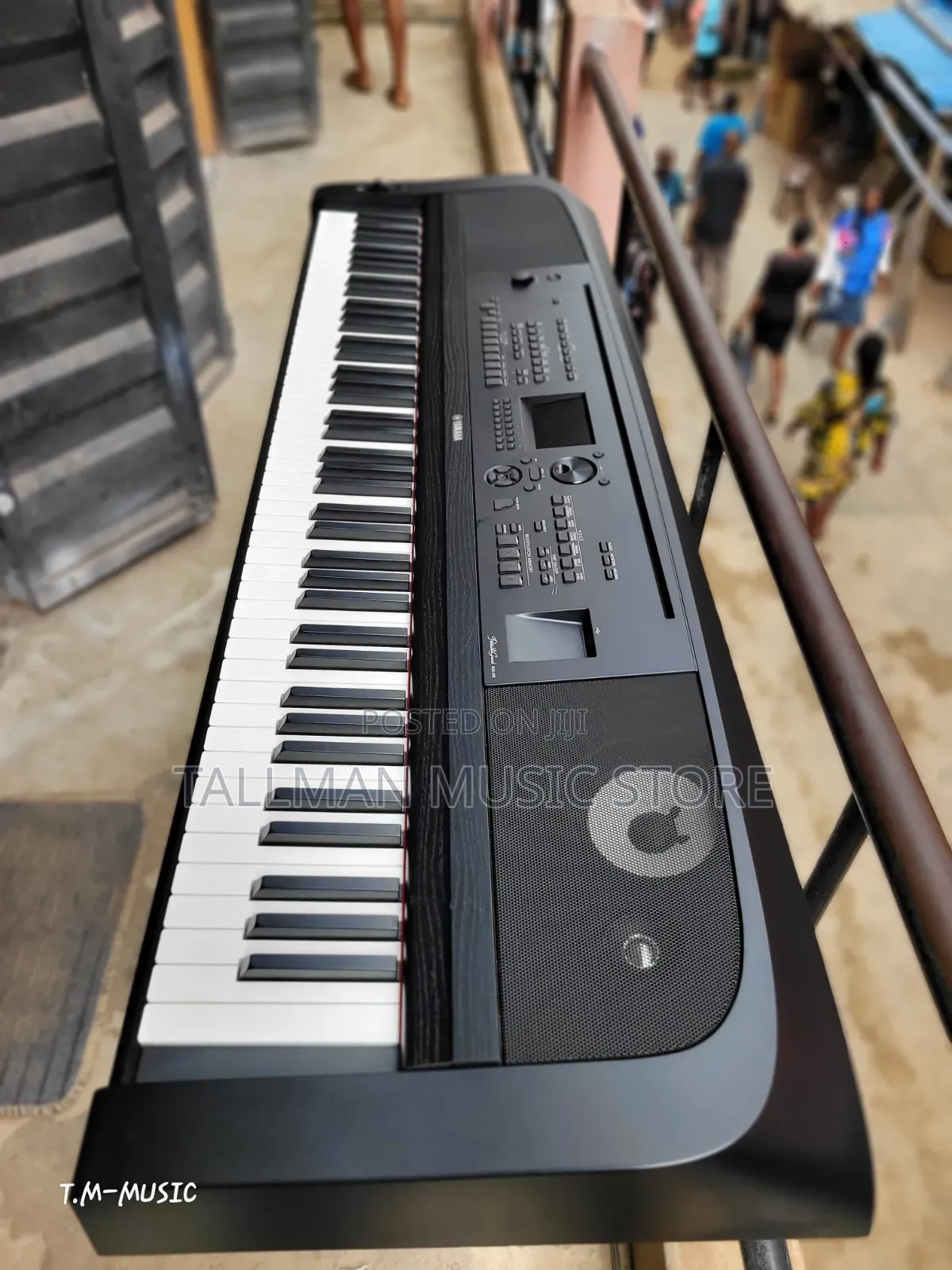Yamaha DGX-670