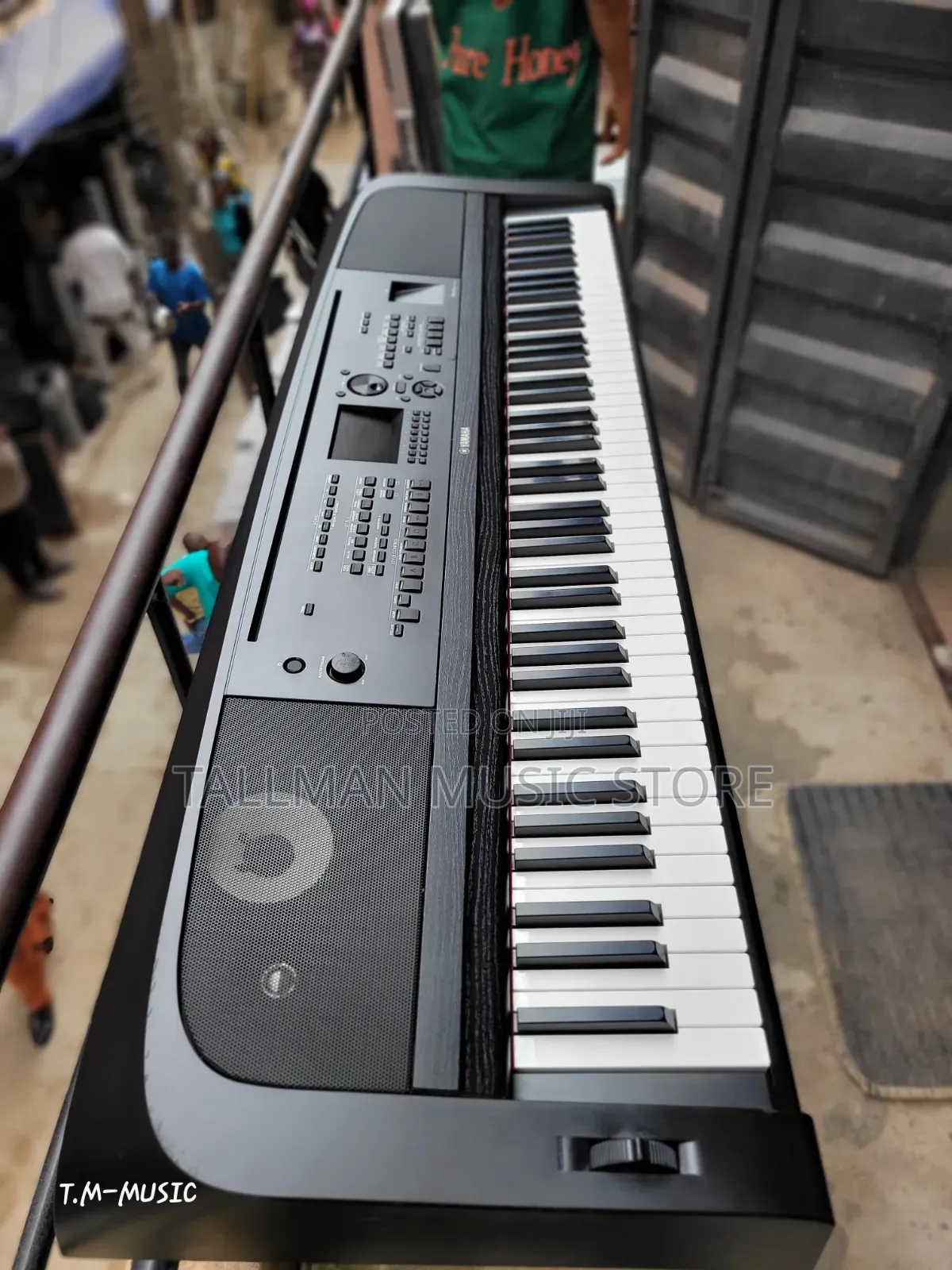 Yamaha DGX-670