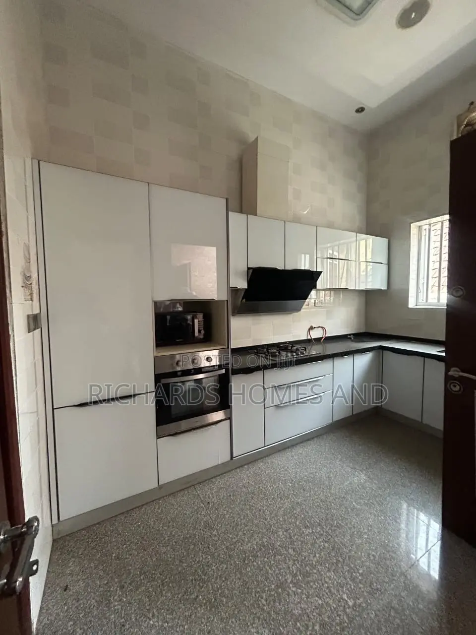 3bdrm Apartment in Banana Island for rent